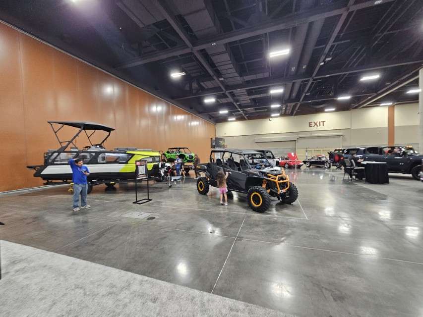 2025 LA International Car Show 140829