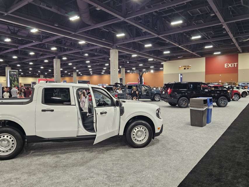 2025 LA International Car Show 141130