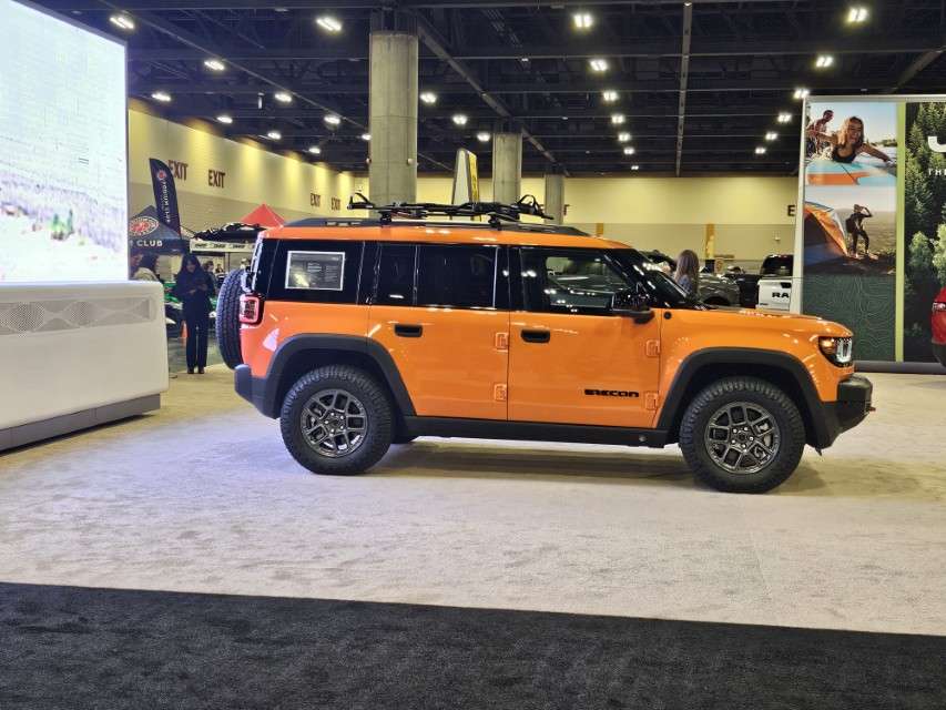 2025 LA International Car Show 141328