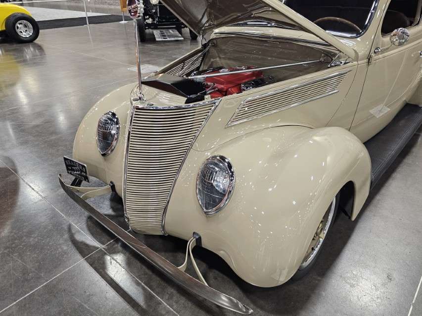 2025 LA International Car Show 142436