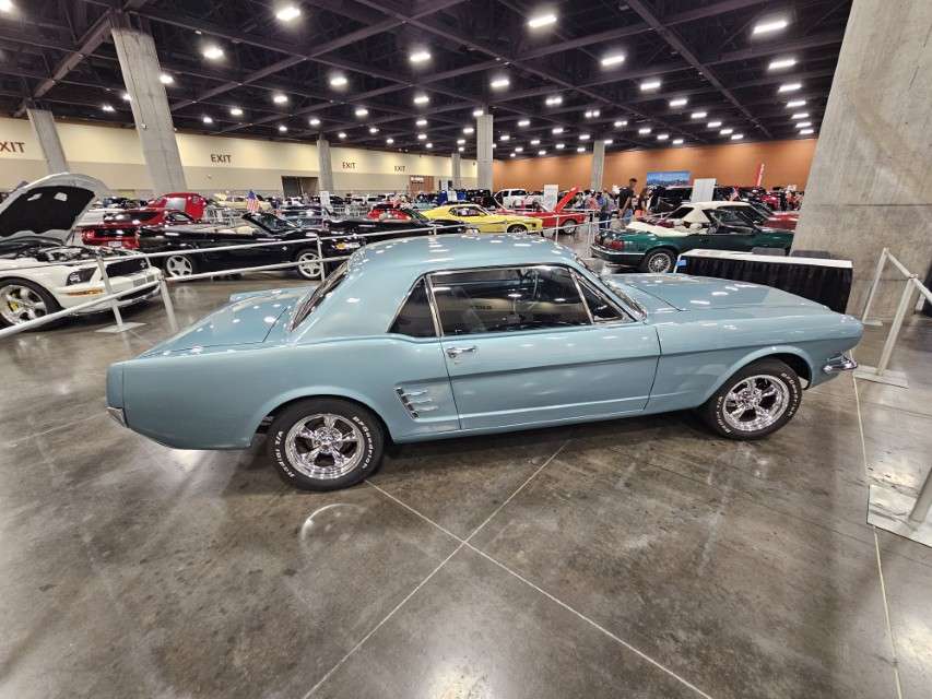 2025 LA International Car Show 142705