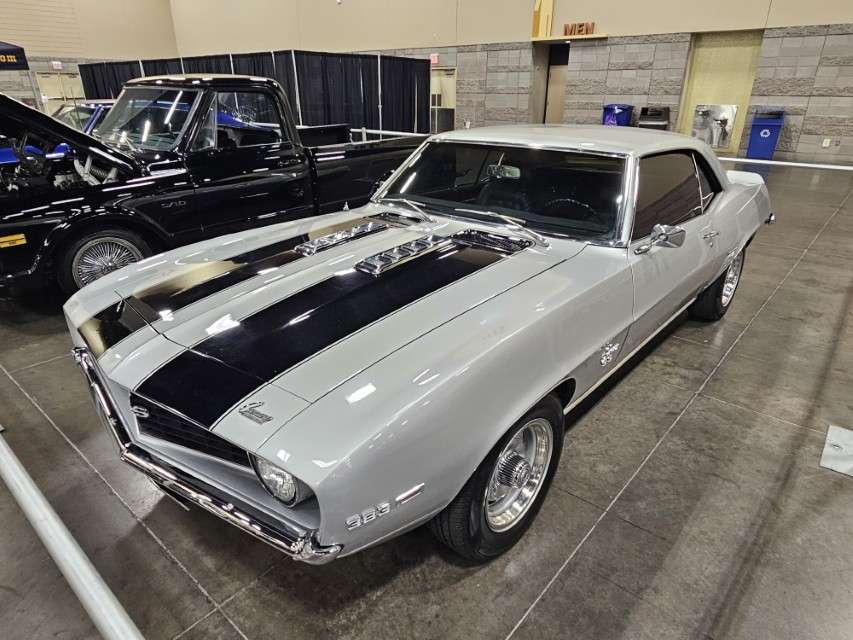 2025 LA International Car Show 143038