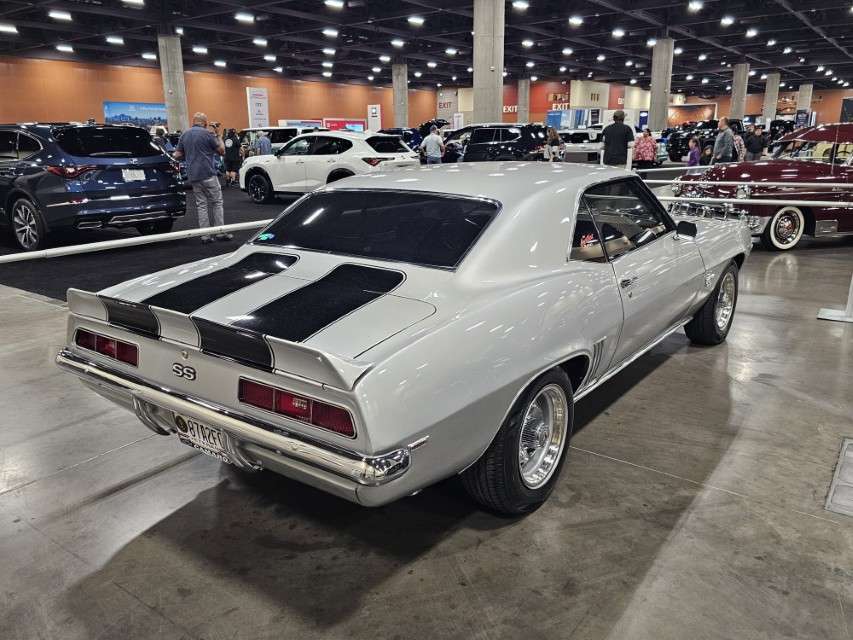 2025 LA International Car Show 143314