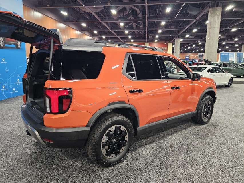 2025 LA International Car Show 152828