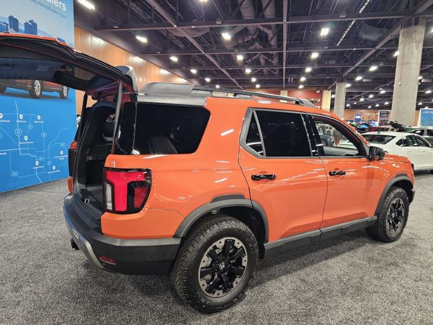 2025 LA International Car Show 152829