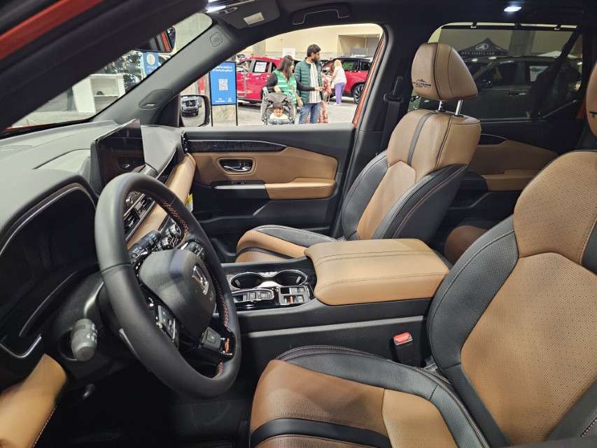 2025 LA International Car Show 152924