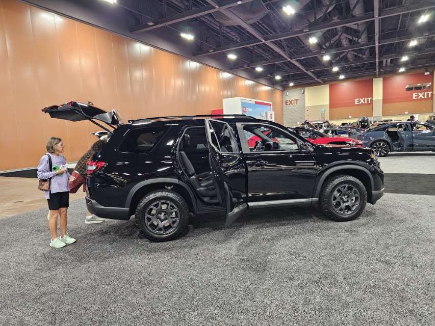 2025 LA International Car Show 152929