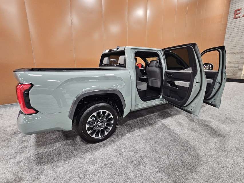 2025 LA International Car Show 153132