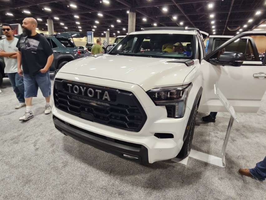 2025 LA International Car Show 153209