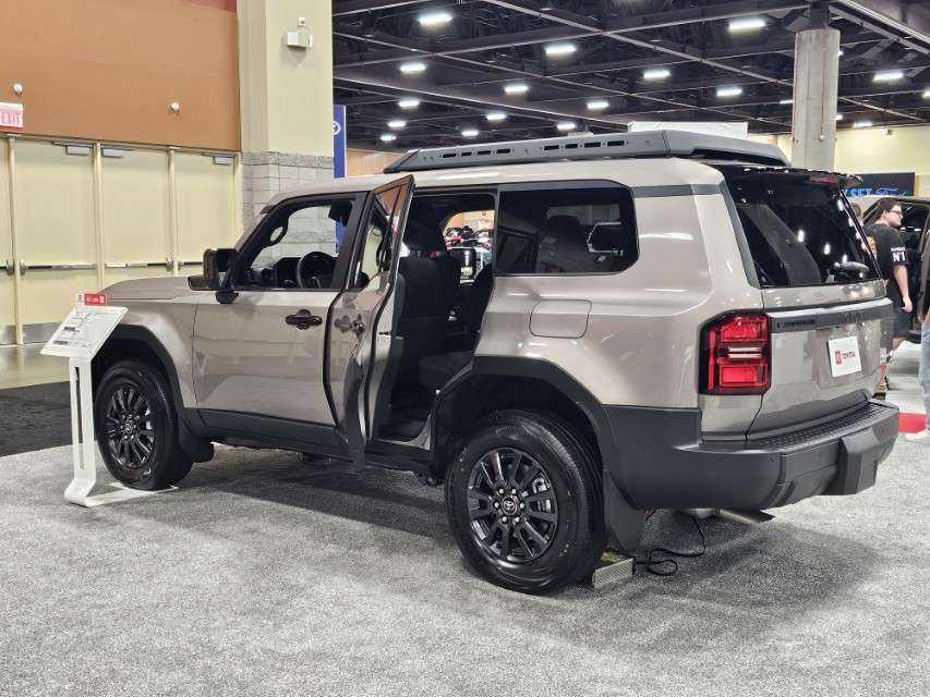 2025 LA International Car Show 153227