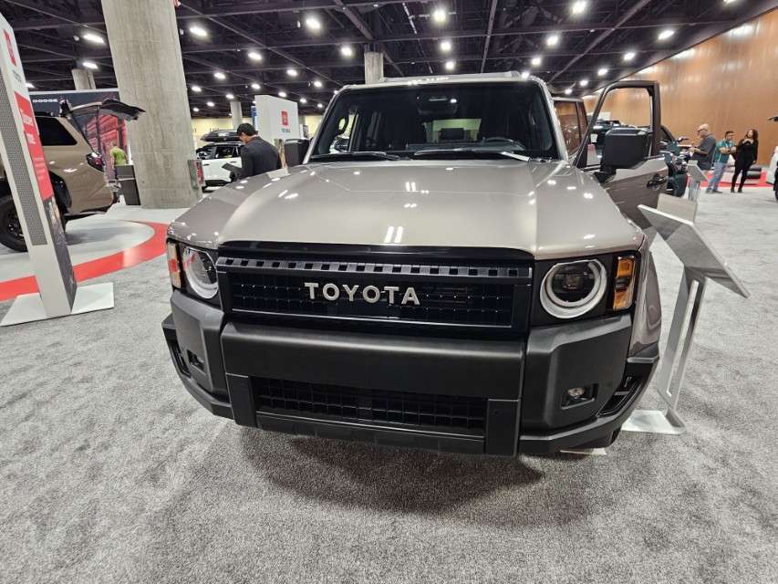 2025 LA International Car Show 153338