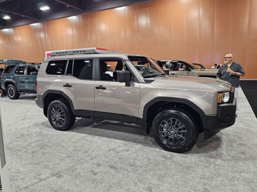 2025 LA International Car Show 153416