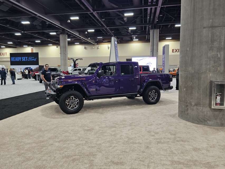 2025 LA International Car Show 153642