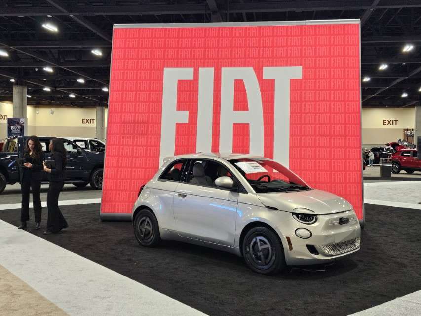 2025 LA International Car Show 153649