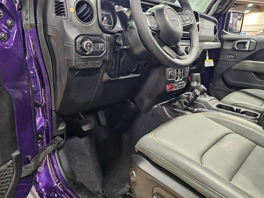 2025 LA International Car Show 153723