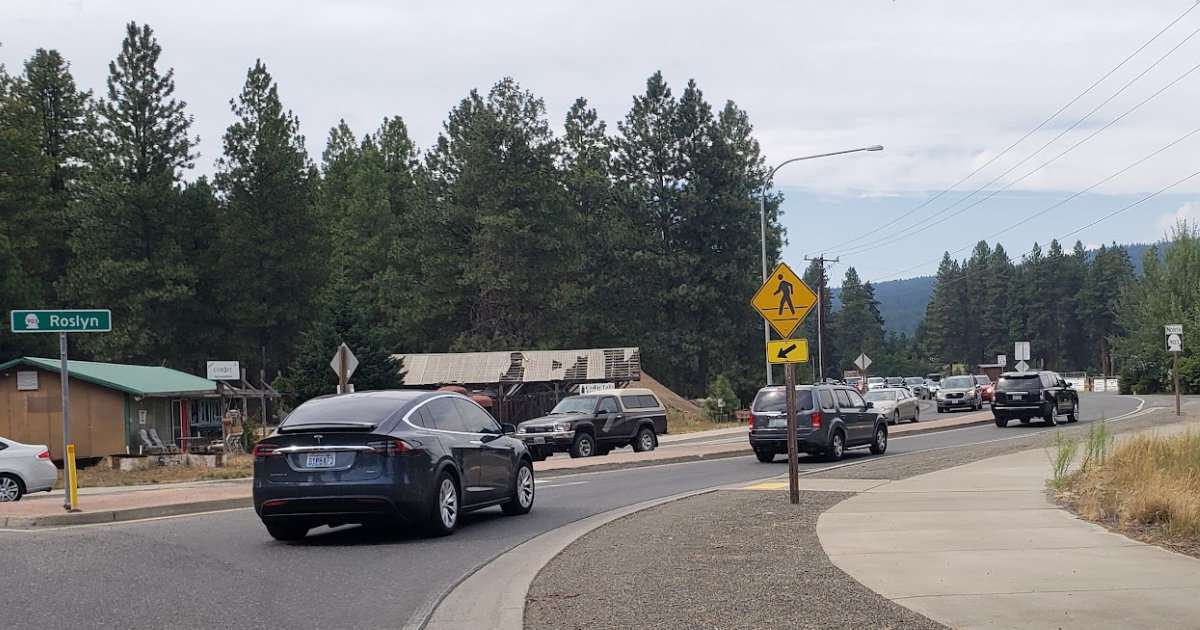Roslyn, Cle Elum & Upper Kittitas County — Local Guide & Business Directory 3 Friday afternoon traffic on SR-903 in Roslyn, WA