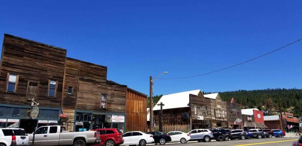 picture taken on pennsylvania ave in roslyn wa showing historic buildings